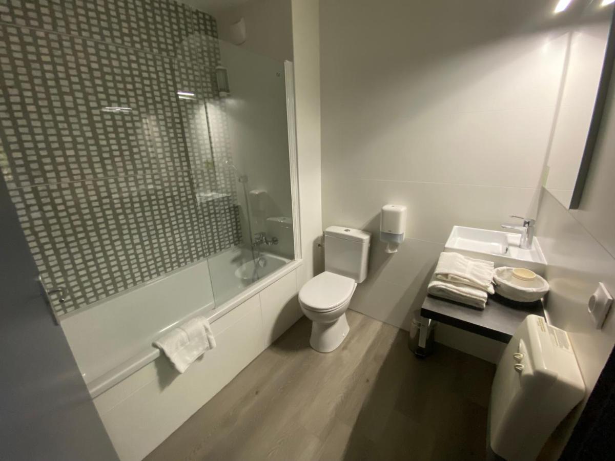 Hotel La Roseliere Saint-Quentin-Fallavier Zewnętrze zdjęcie