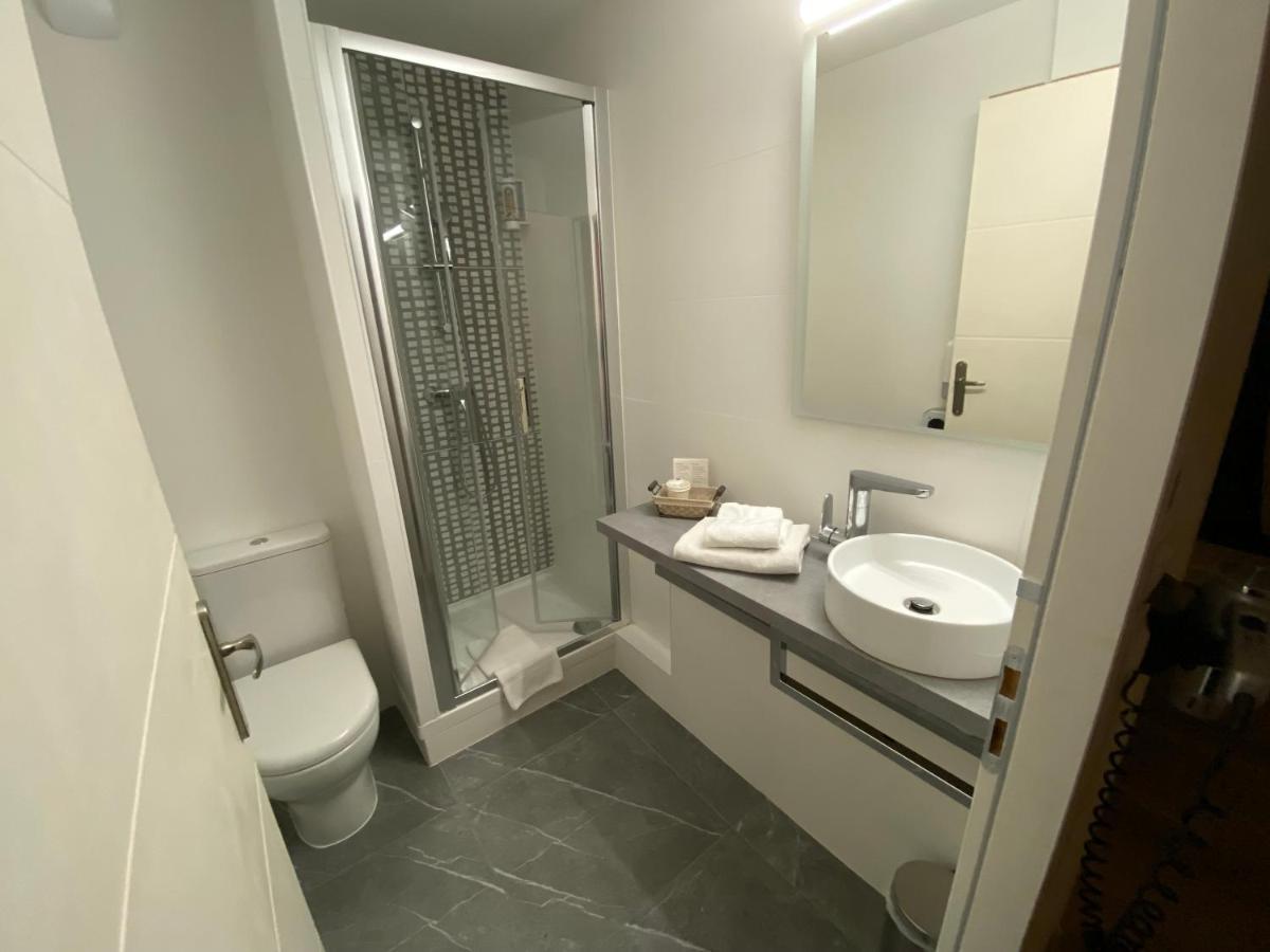 Hotel La Roseliere Saint-Quentin-Fallavier Zewnętrze zdjęcie